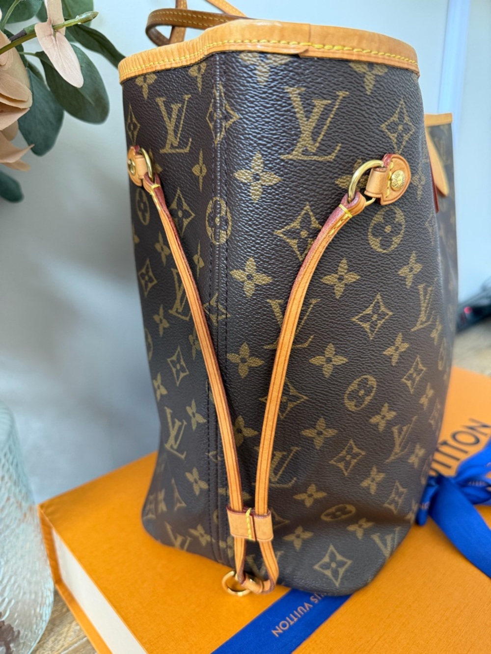 Authentic Louis Vuitton Neverfull MM Monogram Tote - Picture 5 of 16